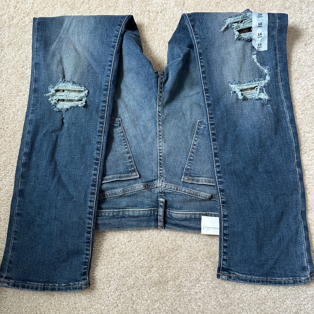 Old Navy, karate jeans size 16. New with tags.
